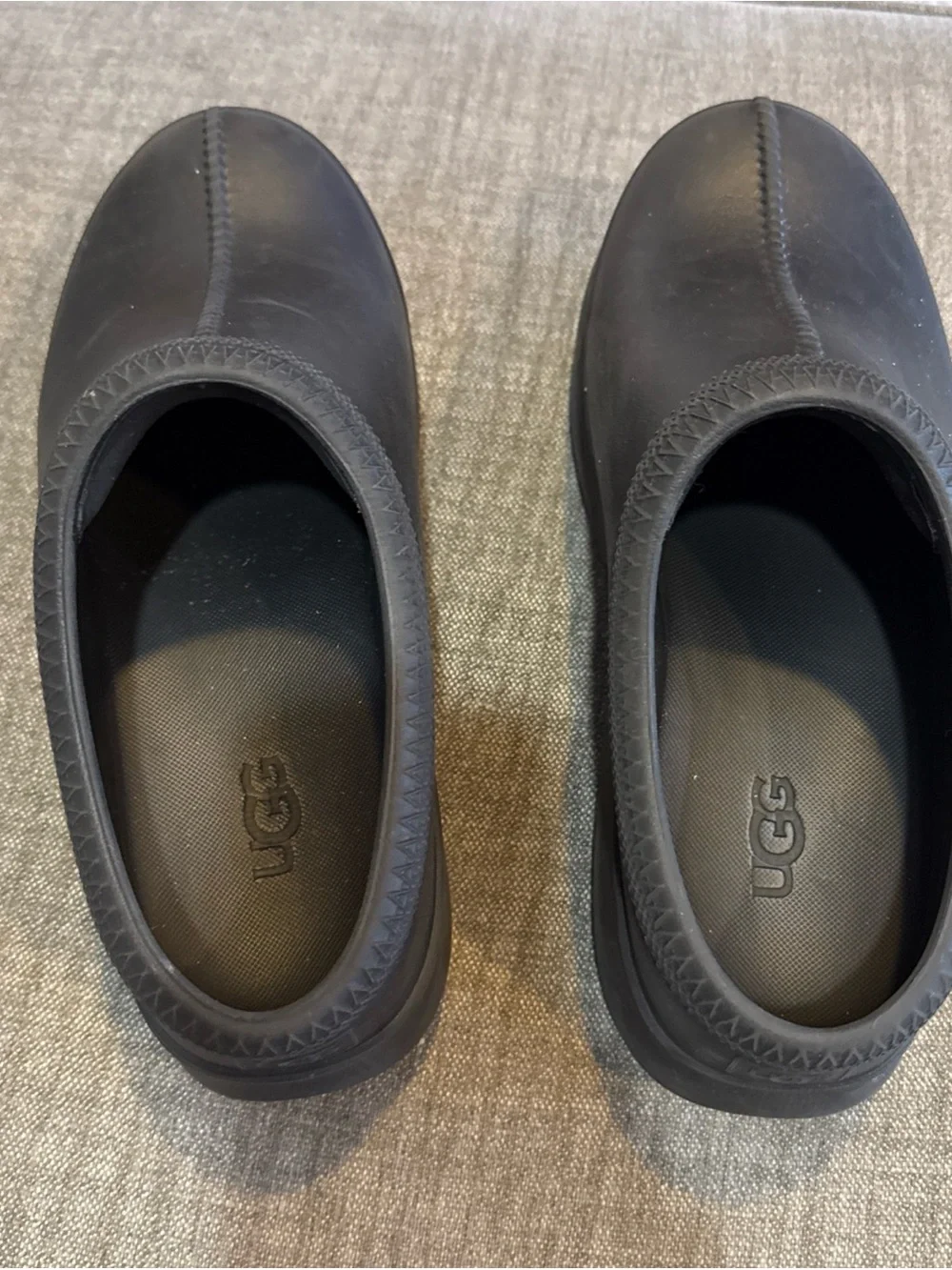 UGG unisex  Black Slip-On Loafers